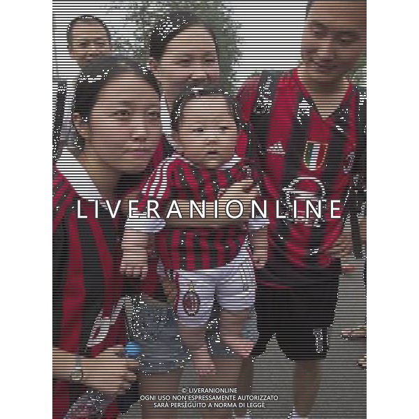 Supercoppa TIM Cup 2011 Milan-Inter Pechino (Cina) - 06.08.2011 Milan-Inter Nella Foto:Tifosi Milan e Inter fuori lo stadio /Ph.Vitez-Ag. Aldo Liverani