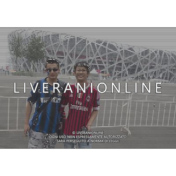 Supercoppa TIM Cup 2011 Milan-Inter Pechino (Cina) - 06.08.2011 Milan-Inter Nella Foto:Tifosi Milan e Inter fuori lo stadio /Ph.Vitez-Ag. Aldo Liverani