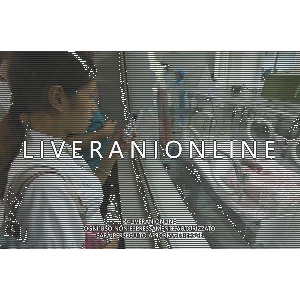 (110805) CHENGDU, Aug. 5, 2011 A visitor takes photo of new born heterosexual panda twin cubs at the Chengdu Research Base of Giant Panda Breeding in Chengdu, southwest China\'s Sichuan Province, Aug. 4, 2011. \'Qizhen\', a 12 year old gaint panda, gave birth to this year\'s first pair of heterosexual twins here Thursday. (/Jiang Jinghong) (ljh)