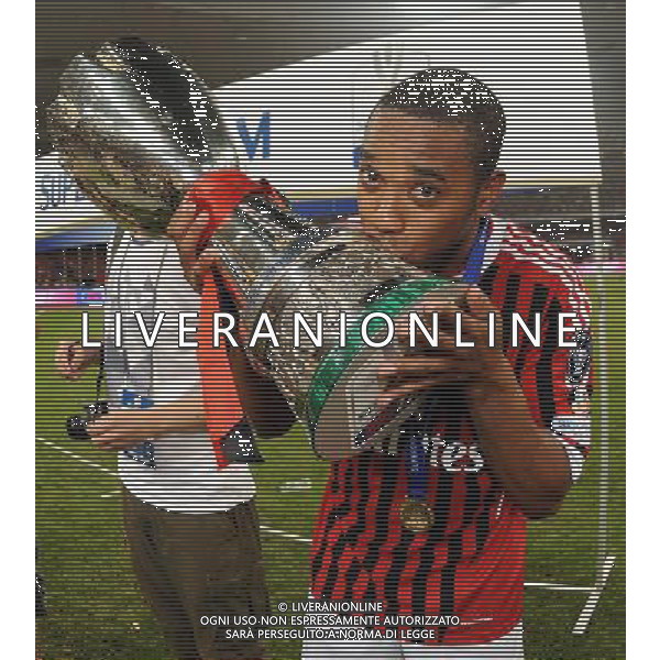 Supercoppa TIM Cup 2011 Milan-Inter Pechino (Cina) - 06.08.2011 Milan-Inter Nella Foto:robinho con la coppa /Ph.Vitez-Ag. Aldo Liverani