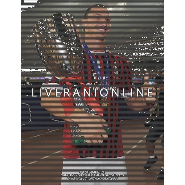 Supercoppa TIM Cup 2011 Milan-Inter Pechino (Cina) - 06.08.2011 Milan-Inter Nella Foto: zlatan ibrahimovic con la coppa /Ph.Vitez-Ag. Aldo Liverani