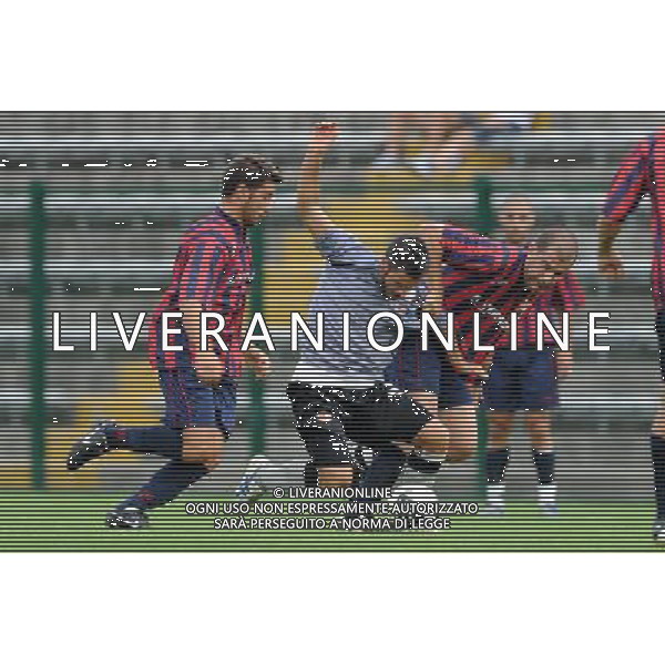 Coppa Italia - TIM Cup 2011-2012 Alessandria 6-08-2011 Alessandria - Casertana nella foto: Martini strattonato dai difensori avversari foto Roberto Garavaglia - ag. Aldo Liverani sas