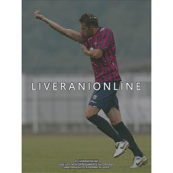 Calcio Coppa Italia Tim Lumezzane-Pro Patria Ferrari esulta dopo il gol oggi 7 Agosto 2011 a Lumezzane Ph Fotolive Felice Calabro\'