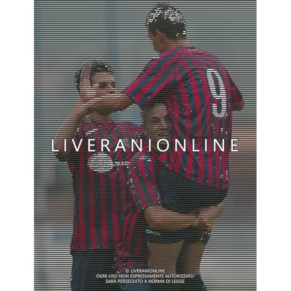 Calcio Coppa Italia Tim Lumezzane-Pro Patria Inglese festeggiato dopo il gol oggi 7 Agosto 2011 a Lumezzane Ph Fotolive Felice Calabro\'