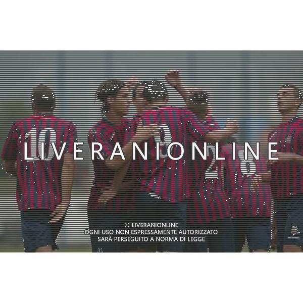 Calcio Coppa Italia Tim Lumezzane-Pro Patria Inglese festeggiato dopo il gol oggi 7 Agosto 2011 a Lumezzane Ph Fotolive Felice Calabro\'