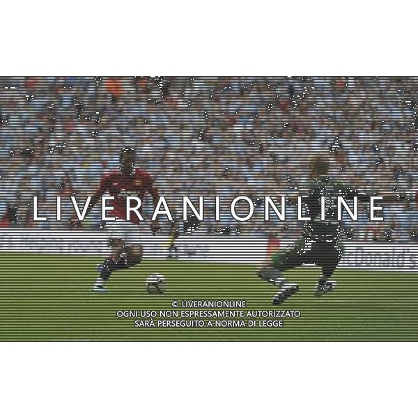 ©© Sean Ryan /IPS/© Sean Ryan /IPS/MAXPPP - 07/08/2011 ; London ; UK - Nani of Manchester United goes around Joe Hart of Manchester City to score the winner..Manchester City v Manchester United.FA Community Shield.Wembley Stadium, London, .7/08/11 .Photo by Sean Ryan.Mobile 07971 400939 .(IPS PHOTO AGENCY) - 21 Delisle road - London SE28 0JD- tel: 020 88 55 1 008 - ******************* UK OUT *******************