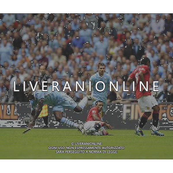 ©© Sean Ryan /IPS/© Sean Ryan /IPS/MAXPPP - 07/08/2011 ; London ; UK - Mario Balotelli of Manchester City goes down from a light tackle with a lot of show..Manchester City v Manchester United.FA Community Shield.Wembley Stadium, London, .7/08/11 .Photo by Sean Ryan.Mobile 07971 400939 .(IPS PHOTO AGENCY) - 21 Delisle road - London SE28 0JD- tel: 020 88 55 1 008 - ******************* UK OUT *******************