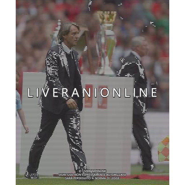 ©Marcello Pozzetti ©IPS/Marcello Pozzetti ©IPS/MAXPPP - 07/08/2011 ; LONDON ; UK - Manchester City\'s Manager Roberto Mancini near Premiership Trophy during Manchester City vs Manchester Utd at the The FA Community Shield 2011 at the Wembley Stadium in London on 07/08/2011. Picture By Marcello Pozzetti ©IPS Photo Agency:21 Delisle Road London SE28 0JD - Personal mobile: 07973 308 835 .. ******************* UK OUT *******************