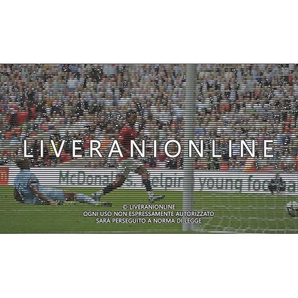 ©© Sean Ryan /IPS/© Sean Ryan /IPS/MAXPPP - 07/08/2011 ; London ; UK - Nani of Manchester United goes around Joe Hart of Manchester City and Vincent Kompany to score the winner..Manchester City v Manchester United.FA Community Shield.Wembley Stadium, London, .7/08/11 .Photo by Sean Ryan.Mobile 07971 400939 .(IPS PHOTO AGENCY) - 21 Delisle road - London SE28 0JD- tel: 020 88 55 1 008 - ******************* UK OUT *******************