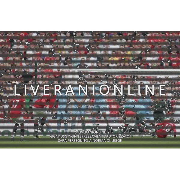 ©Marcello Pozzetti ©IPS/Marcello Pozzetti ©IPS/MAXPPP - 07/08/2011 ; LONDON ; UK - Wayne Rooney of Manchester Utd and Nani of Manchester Utd in action for a freekick during Manchester City vs Manchester Utd at the The FA Community Shield 2011 at the Wembley Stadium in London on 07/08/2011. Picture By Marcello Pozzetti ©IPS Photo Agency:21 Delisle Road London SE28 0JD - Personal mobile: 07973 308 835 .. ******************* UK OUT *******************