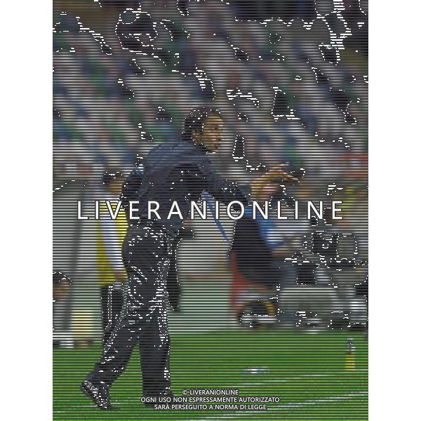 20110807: AVEIRO, PORTUGAL - FC Porto vs Vitoria Guimaraes: Portuguese Supoercup 20112012. In Picture: Vitor Pereira (Porto coach). PHOTO: Luis Arnaldo/CITYFILES PORTUGALIA SUPERPUCHAR PORTUGALII PILKA NOZNA FOT. CITYFILES/NEWSPIX.PL PORTUGAL,BRAZIL,SPAIN,GERMANY,FRANCE,UK OUT !!! --- Newspix.pl