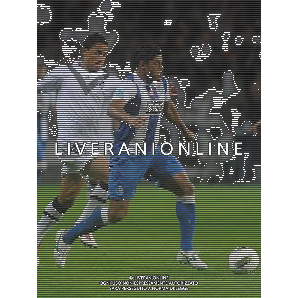 20110807: AVEIRO, PORTUGAL - FC Porto vs Vitoria Guimaraes: Portuguese Supoercup 20112012. In Picture: Hulk (Porto) and Leonel Olimpio (Guimaraes). PHOTO: Luis Arnaldo/CITYFILES PORTUGALIA SUPERPUCHAR PORTUGALII PILKA NOZNA FOT. CITYFILES/NEWSPIX.PL PORTUGAL,BRAZIL,SPAIN,GERMANY,FRANCE,UK OUT !!! --- Newspix.pl