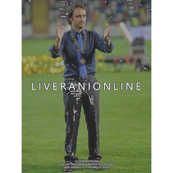 20110807: AVEIRO, PORTUGAL - FC Porto vs Vitoria Guimaraes: Portuguese Supoercup 20112012. In Picture: Vitor Pereira (Porto coach). PHOTO: Luis Arnaldo/CITYFILES PORTUGALIA SUPERPUCHAR PORTUGALII PILKA NOZNA FOT. CITYFILES/NEWSPIX.PL PORTUGAL,BRAZIL,SPAIN,GERMANY,FRANCE,UK OUT !!! --- Newspix.pl