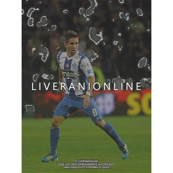 20110807: AVEIRO, PORTUGAL - FC Porto vs Vitoria Guimaraes: Portuguese Supoercup 20112012. In Picture: Joao Moutinho (Porto). PHOTO: Luis Arnaldo/CITYFILES PORTUGALIA SUPERPUCHAR PORTUGALII PILKA NOZNA FOT. CITYFILES/NEWSPIX.PL PORTUGAL,BRAZIL,SPAIN,GERMANY,FRANCE,UK OUT !!! --- Newspix.pl