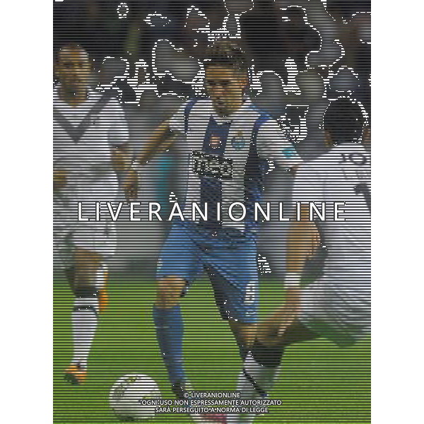 20110807: AVEIRO, PORTUGAL - FC Porto vs Vitoria Guimaraes: Portuguese Supoercup 20112012. In Picture: Joao Moutinho (Porto). PHOTO: Luis Arnaldo/CITYFILES PORTUGALIA SUPERPUCHAR PORTUGALII PILKA NOZNA FOT. CITYFILES/NEWSPIX.PL PORTUGAL,BRAZIL,SPAIN,GERMANY,FRANCE,UK OUT !!! --- Newspix.pl