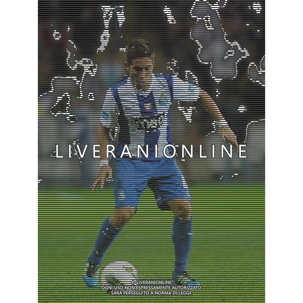 20110807: AVEIRO, PORTUGAL - FC Porto vs Vitoria Guimaraes: Portuguese Supoercup 20112012. In Picture: Joao Moutinho (Porto). PHOTO: Luis Arnaldo/CITYFILES PORTUGALIA SUPERPUCHAR PORTUGALII PILKA NOZNA FOT. CITYFILES/NEWSPIX.PL PORTUGAL,BRAZIL,SPAIN,GERMANY,FRANCE,UK OUT !!! --- Newspix.pl