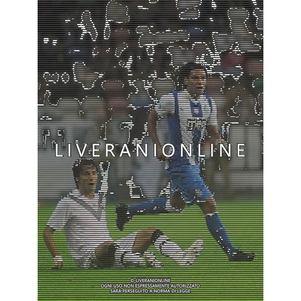20110807: AVEIRO, PORTUGAL - FC Porto vs Vitoria Guimaraes: Portuguese Supoercup 20112012. In Picture: Radamel Falcao (Porto) and Anderson Santana. PHOTO: Luis Arnaldo/CITYFILES PORTUGALIA SUPERPUCHAR PORTUGALII PILKA NOZNA FOT. CITYFILES/NEWSPIX.PL PORTUGAL,BRAZIL,SPAIN,GERMANY,FRANCE,UK OUT !!! --- Newspix.pl