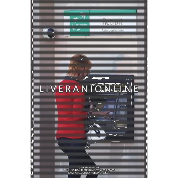 (110808) -- PARIS, August 8, 2011 () -- A woman uses an ATM machine of BNP in Paris, France, August 8, 2011. Finance Ministers and Central Bank Governors of the Group of 20 on Monday pledged to take all necessary measures to support financial stability and economic growth, in a joint statement issued by the French finance ministry. (/Gao Jing)