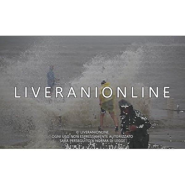 (110808) -- PENGLAI, Aug. 8, 2011 () -- Photo taken on Aug. 8, 2011 shows the big waves caused by typhoon Muifa hitting the coast of Penglai City, east China\'s Shandong Province. More than 360,000 people were evacuated in east China\'s Shandong Province on Monday as tropical storm Muifa continues to move along the country\'s eastern coast. (/Li Gang)(sc)