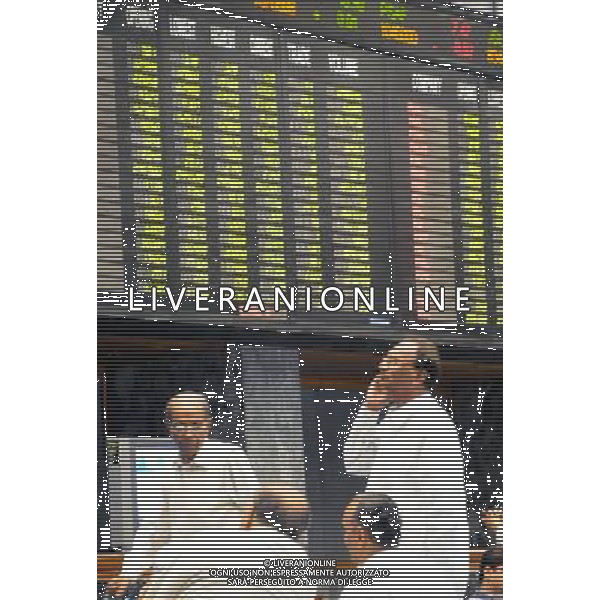 (110809) -- KARACHI, Aug. 9, 2011 () -- A Pakistani stock dealer talks on a cellular telephone as he looks at the share price board during a trading session at the Karachi Stock Exchange (KSE) in southern Pakistani port city of Karachi on August 9, 2011. Pakistani stocks fell more than 3 percent and ended at an almost nine-month low on Tuesday, taking a cue from world markets. ( Photo/Masroor)