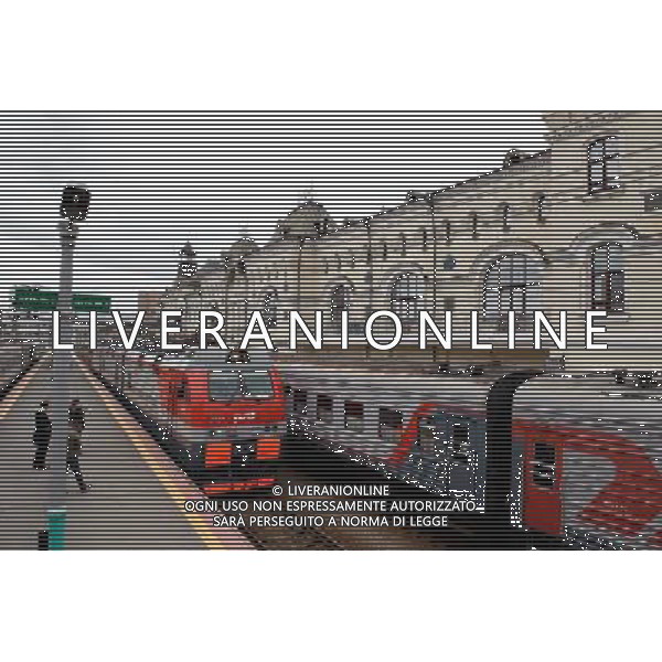 (110809) -- MOSCOW, Aug. 9, 2011 () -- A passenger train is ready to leave the Vladivostok railway station of the Trans Siberian Railway (TSR) in Russia, on Aug. 2, 2011. The 9,288-kilometer Trans-Siberian railway, which connects Vladivostok with Moscow, is the world\'s longest single railway system. The railway system, bringing Russia huge economic benefit, serves as the main channel of the countries\' transportation on land, carrying goods from ports of far east regions to central areas of European part of Russia. In recent years, Russia increased the investment in the transformation of the railway system and newly-built projects to improve the proficiency of the railway. It is the 120th anniversary of the construction of TSR this year, and Russia decided to invest 193 billion ruble (about 6.5 billion USD) in the eastern section of TSR to improve the freight transport from ports of the far east regions. (/Jiang Kehong) (lr)