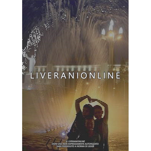 (110810) -- CHENGDU, Aug. 10, 2011 () -- Children pose for photos in front of a fountain at the Tianfu Square in Chengdu, capital of southwest China\'s Sichuan Province, Aug. 9, 2011. Local residents came here to cool off themselves, as a heat wave hit the city in recent days. (/Xue Yubin) (zl)(zgp)