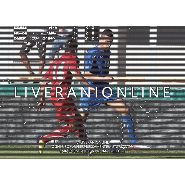 VARESE - 10/08/2011 - NAZIONALE UNDER 21 / AMICHEVOLE ITALIA VS SVIZZERA- NELLA FOTO: MACHEDA E P. KOCH - FOTO FRANCESCA SOLI / AGENZIA LIVERANI