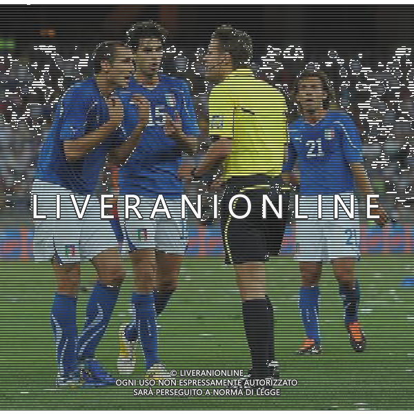 Amichevole Internazionale Bari - 10.08.2011 Italia-Spagna Nella Foto:proteste chiellini e ranocchia /Ph.Vitez-Ag. Aldo Liverani