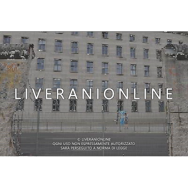 (110810) -- BERLIN, August 10, 2011 () -- Picture shows a breach on remains of the Berlin Wall, central of Berlin, capital of Germany on August 8, 2011. Berlin is marking the 50th anniversary of the Berlin Wall, which started building on August 13, 1961. (/Ma Ning)