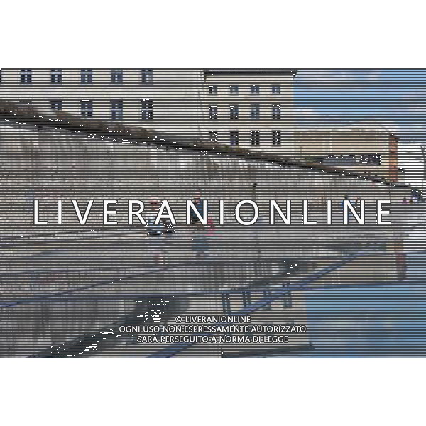 (110810) -- BERLIN, August 10, 2011 () -- Tourists walk along the remains of the Berlin Wall, central of Berlin, capital of Germany on August 8, 2011. Berlin is marking the 50th anniversary of the Berlin Wall, which started building on August 13, 1961. (/Ma Ning)