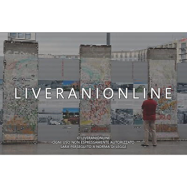 (110810) -- BERLIN, August 10, 2011 () -- A man watch an exhibition of the Berlin Wall at Potsdamer Platz in Berlin, capital of Germany on August 1, 2011. Berlin is marking the 50th anniversary of the Berlin Wall, which started building on August 13, 1961. (/Ma Ning)