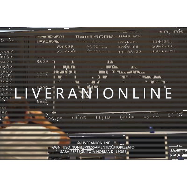(110810) --FRANKFURT, Aug. 10, 2011 () -- A trader works at the Frankfurt Stock Exchange in Frankfurt, Germany, on Aug. 10, 2011. The benchmark DAX index of the Frankfurt Stock Exchange plummeted 303.66 points, or 5.13 percent to 5,613.42. (/Ma Ning)