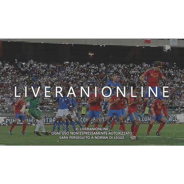 Amichevole Internazionale Bari - 10.08.2011 Italia-Spagna Nella Foto:Mischia area di rigore italia spagna /Ph.Vitez-Ag. Aldo Liverani