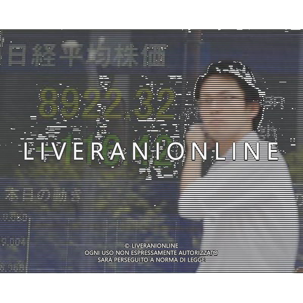 (110811) -- TOKYO, Aug. 11, 2011 () -- A man walks past an electrical board showing the stock information in Tokyo, Aug. 11, 2011. Tokyo stocks fell Thursday morning with the key Nikkei index plunging 1.29 percent. At 11 a.m., the benchmark Nikkei 225 Average lost 116.42 points from Wednesday to 8922.32. The broader Topix index contracted 9.76 points, or 1.26 percent, to 766.97.(/Kenichiro Seki) (xhn)