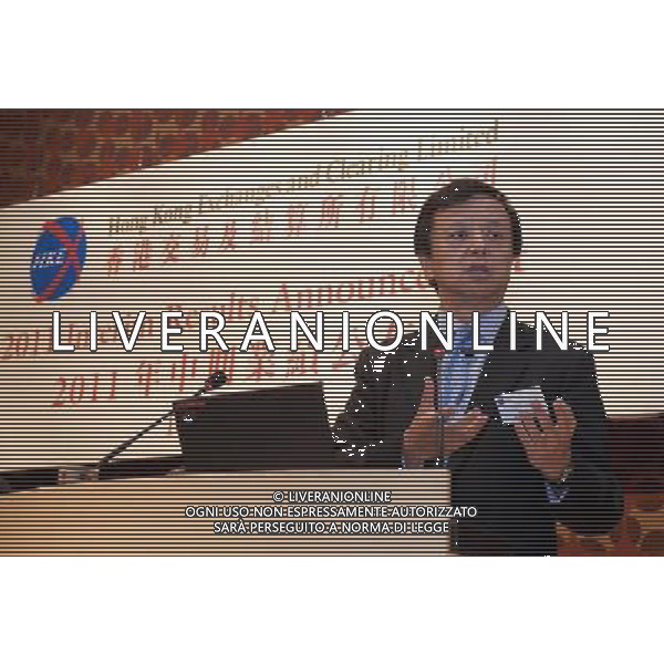(110810) -- HONG KONG, Aug. 10, 2011 () -- Charles Li, director and chief executive of Hong Kong Exchanges \' Clearing (HKEx) makes a statement at a press conference in Hong Kong, south China, Aug. 10, 2011. Local bourse operator HKEx recorded a 14-percent increase year-on-year in net profit in the first half this year, which amounted to 2.584 billion HK dollars (331 million U.S. dollars). (/Chen Duo) (hdt)