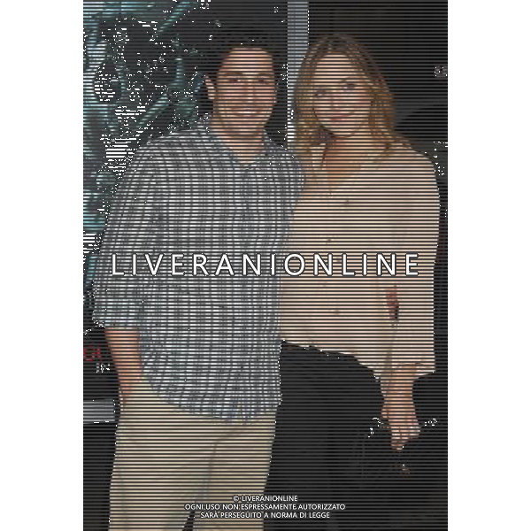 Jason Biggs and wife Jenny Mollen \'Final Destination 5\' Los Angeles Special Screening at Grauman\'s Chinese Theatre August 10, 2011 - Hollywood, California