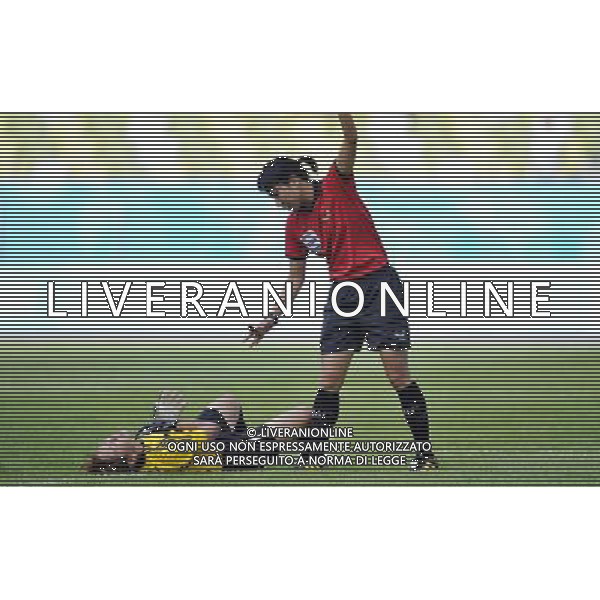 (110811) SHENZHEN, Aug. 11, 2011 Tsai Mingjung (below), goalkeeper of Chinese Taipei, reacts during the group A preliminary match of women\'s football against China at the 26th Summer Universiade in Shenzhen, a city of south China\'s Guangdong Province, Aug. 11, 2011. China won 2 0. (/Wang Haofei)(lm)