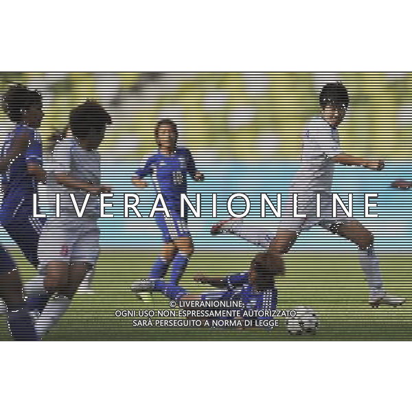 (110811) SHENZHEN, Aug. 11, 2011 Bi Yan (1st R) of China competes during the group A preliminary match of women\'s football event against Chinese Taipei at the 26th Summer Universiade in Shenzhen, a city of south China\'s Guangdong Province, Aug. 11, 2011. China won 2 0. (/Wang Haofei)(lm)