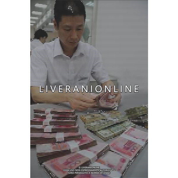 (110810) LIANYUNGANG, Aug. 10, 2011 A worker counts Renminbi in a subbranch of Bank of China in Lianyungang City, east China\'s Jiangsu Province, Aug. 10, 2011. The Chinese currency Renminbi, or the yuan, gained 168 basis points to 6.4167 per U.S. dollar on Wednesday, according to the China Foreign Exchange Trading system. (/Wang Chun) (zgp)