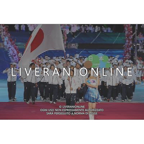 (110812)SHENZHEN, Aug. 12, 2011 Members of Japan\'s delegation enter the site during the opening ceremony of the 26th Summer Universiade in Shenzhen, a city of south China\'s Guangdong Province, on Aug. 12, 2011. (/Guo Yong)(kh)