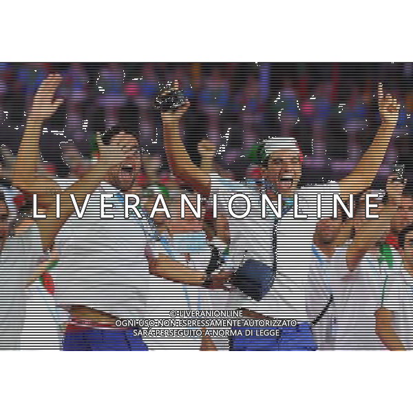 (110812)SHENZHEN, Aug. 12, 2011 Members of Italy\'s delegation enter the site during the opening ceremony of the 26th Summer Universiade in Shenzhen, a city of south China\'s Guangdong Province, on Aug. 12, 2011. (/Guo Yong)(kh)