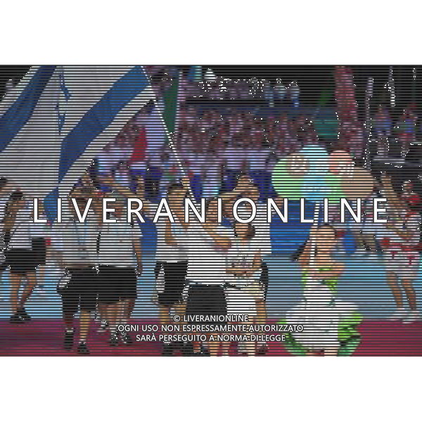 (110812)SHENZHEN, Aug. 12, 2011 Members of Isreal\'s delegation enter the site during the opening ceremony of the 26th Summer Universiade in Shenzhen, a city of south China\'s Guangdong Province, on Aug. 12, 2011. (/Guo Yong)(kh)