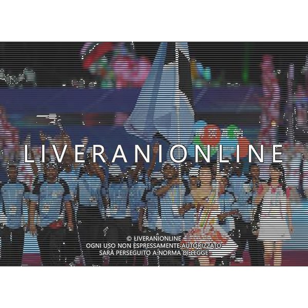 (110812)SHENZHEN, Aug. 12, 2011 Members of Botswana\'s delegation enter the site during the opening ceremony of the 26th Summer Universiade in Shenzhen, a city of south China\'s Guangdong Province, on Aug. 12, 2011. (/Guo Yong)(kh)