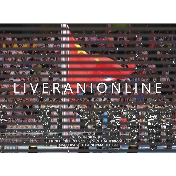 (110812)SHENZHEN, Aug. 12, 2011 The national flag of the People\'s Republic of China is hoisted during the opening ceremony of the 26th Summer Universiade in Shenzhen, a city of south China\'s Guangdong Province, on Aug. 12, 2011. (/Liu Dawei)(wx)