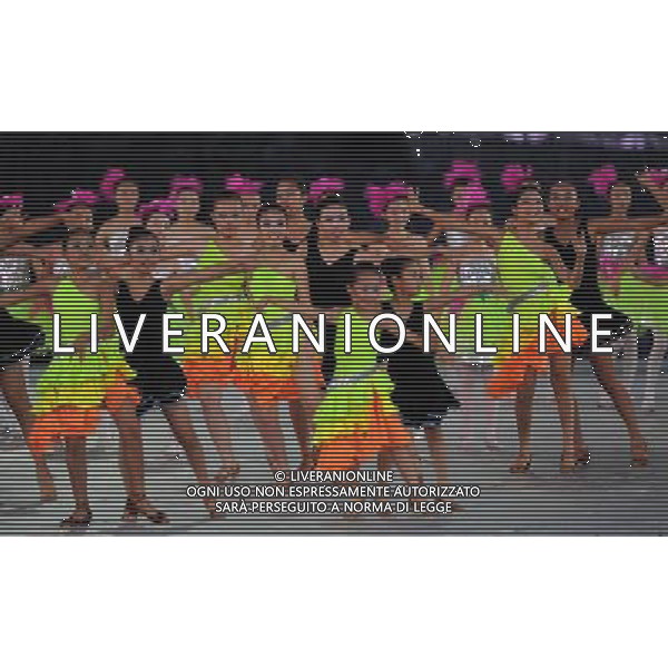 (110812)SHENZHEN, Aug. 12, 2011 Children dance during the pre ceremony performance of the 26th Summer Universiade in Shenzhen, a city of south China\'s Guangdong Province, Aug. 12, 2011. (/Guo Yong)(kh)