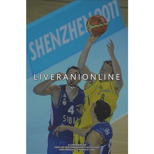 (110813) -- SHENZHEN, Aug. 13, 2011 () -- Ryan Broekhoff (Top) of Australia shoots during the men\'s basketball preliminary round match against Serbia at the 26th Summer Universiade in Shenzhen, a city of south China\'s Guangdong Province, Aug. 13, 2011. Serbia won 72-67. (/Lin Yiguang)(bxf)