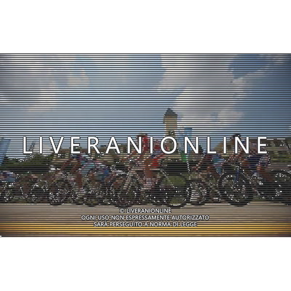 (110813) -- SHENZHEN, Aug. 13, 2011 () -- Emil Unaas (front C) of Norway competes during the men\'s 160 km cycling road race at the 26th Summer Universiade in Shenzhen, a city of south China\'s Guangdong Province, Aug. 13, 2011. (/Li Ming)