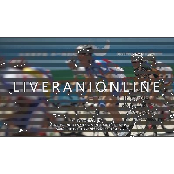 (110813) -- SHENZHEN, Aug. 13, 2011 () -- Artur Ershov (R front) of Russia competes during the men\'s 160 km cycling road race at the 26th Summer Universiade in Shenzhen, a city of south China\'s Guangdong Province, Aug. 13, 2011. (/Li Ming)