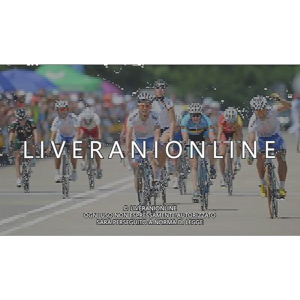 (110813) -- SHENZHEN, Aug. 13, 2011 () -- Gu Sungeun (C) and Son Hee Jung (1st R) of South korea reach the finish line during the women\'s 120 km cycling road race at the 26th Summer Universiade in Shenzhen, a city of south China\'s Guangdong Province, Aug. 13, 2011. Gu Sungeun claimed the title of the event with 3 hours 31 minutes and 42 seconds. (/Li Ga)(kh)