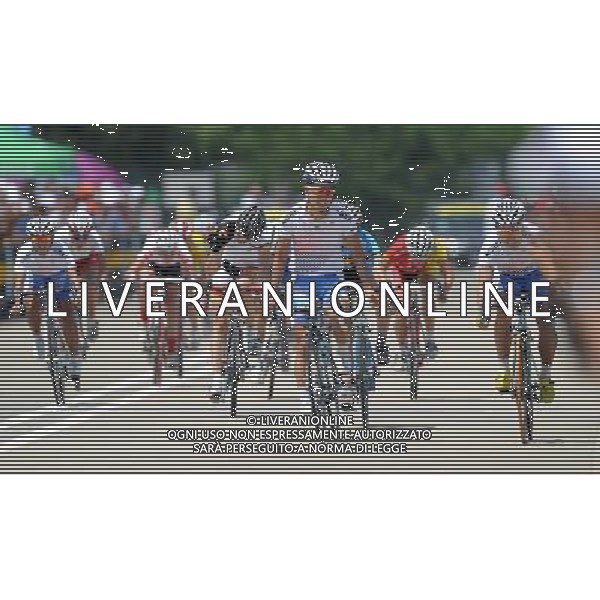 (110813) -- SHENZHEN, Aug. 13, 2011 () -- Gu Sungeun (C) of South korea reaches the finish line during the women\'s 120 km cycling road race at the 26th Summer Universiade in Shenzhen, a city of south China\'s Guangdong Province, Aug. 13, 2011. Gu Sungeun claimed the title of the event with 3 hours 31 minutes and 42 seconds. (/Li Ga)(kh)